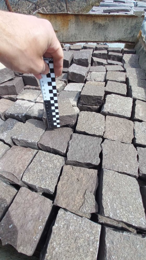 Лемезит колотая брусчатка 10 * 10 см. для парковки купить в Губахе
