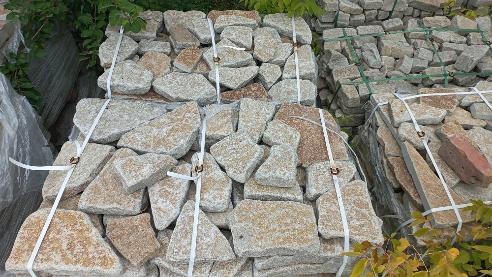 Гранитный плитняк галтованный для парковки купить в Губахе