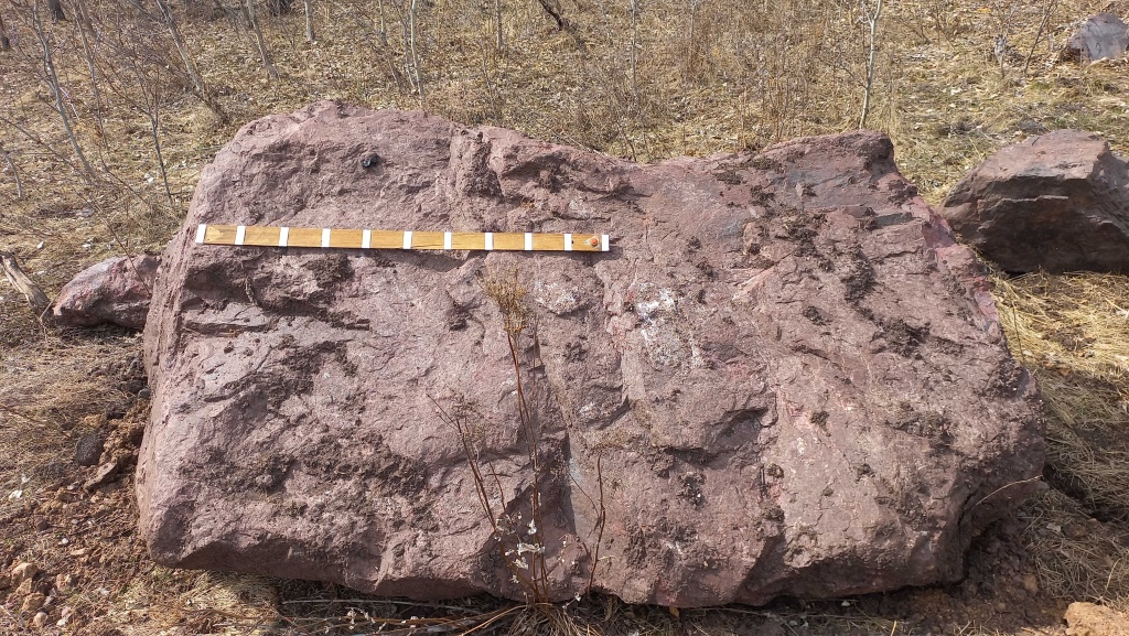 Яшма красная валуны и глыбы для ландшафтного дизайна