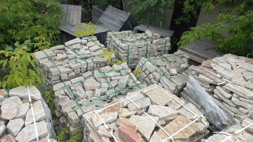 Плитняк гранитный галтованный купить в Губахе