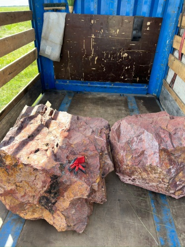 Ландшафтные глыбы красно-фиолетовые 200-1000 килограмм купить в Губахе