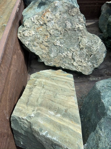 Ландшафтные глыбы зелёные 200-500 килограмм купить в Губахе