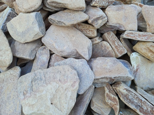 Златолит жёлтый, жёлто-зелёный глыбки и валуны для ланшафтного дизайна купить в Губахе