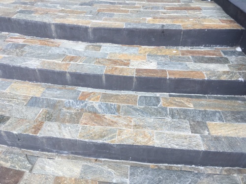 Плитка из Златолита Уральского для лестницы купить в Губахе