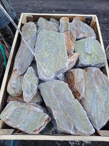 Златолит жёлтый, жёлто-зелёный глыбки и валуны для ланшафтного дизайна купить в Губахе