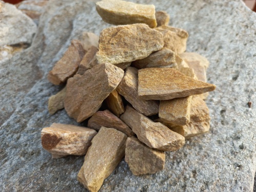 Златолит жёлтый декоративная каменная крошка купить в Губахе