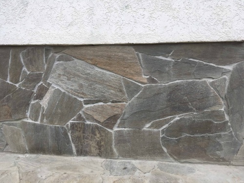 Плитняк златолит Уральский для цоколя, отмостки купить в Губахе