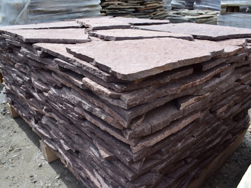 Плитняк лемезит бордовый для облицовки цоколя 20-25 мм  купить в Губахе