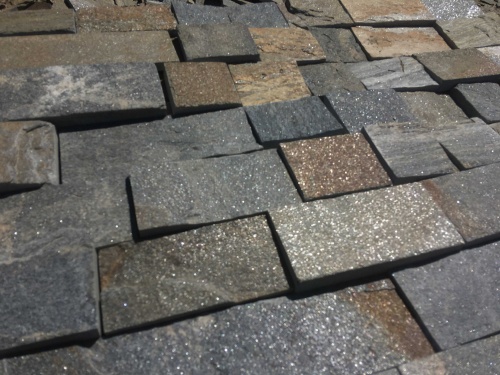 Плитка пилёная златолит Уральский для цоколя, отмостки купить в Губахе