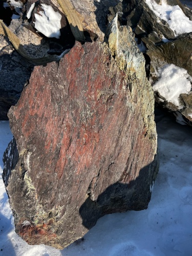 Ландшафтные глыбы красно-фиолетовые 200-1000 килограмм купить в Губахе