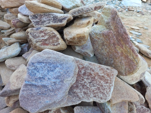 Златолит жёлтый, жёлто-зелёный глыбки и валуны для ланшафтного дизайна купить в Губахе