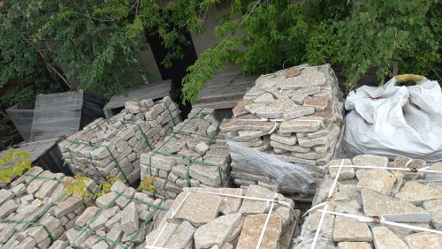 Плитняк гранитный галтованный купить в Губахе