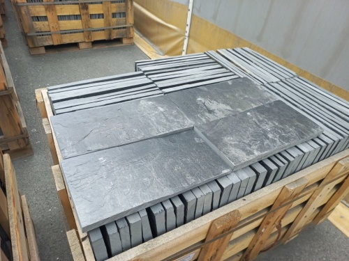 чёрная плитка из камня