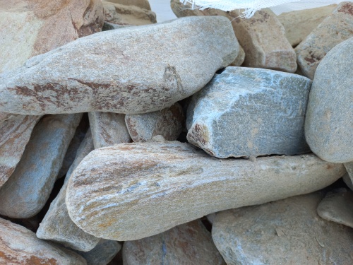 Златолит жёлтый, жёлто-зелёный глыбки и валуны для ланшафтного дизайна купить в Губахе