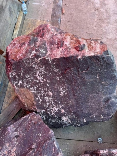 Камни для ландшафтного дизайна красно-фиолетовые 10-60 килограмм купить в Губахе