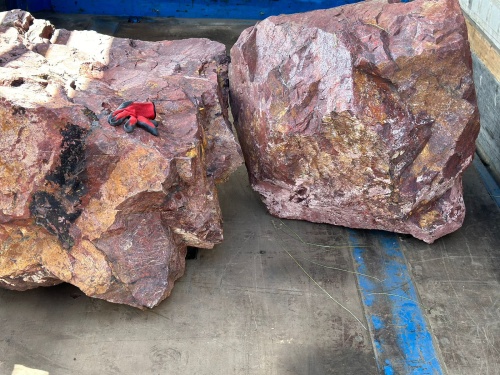 Ландшафтные глыбы красно-фиолетовые 200-1000 килограмм купить в Губахе