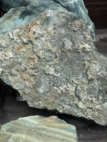 Ландшафтные глыбы зелёные 200-500 килограмм купить в Губахе