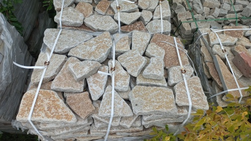 Гранитный плитняк галтованный для парковки купить в Губахе