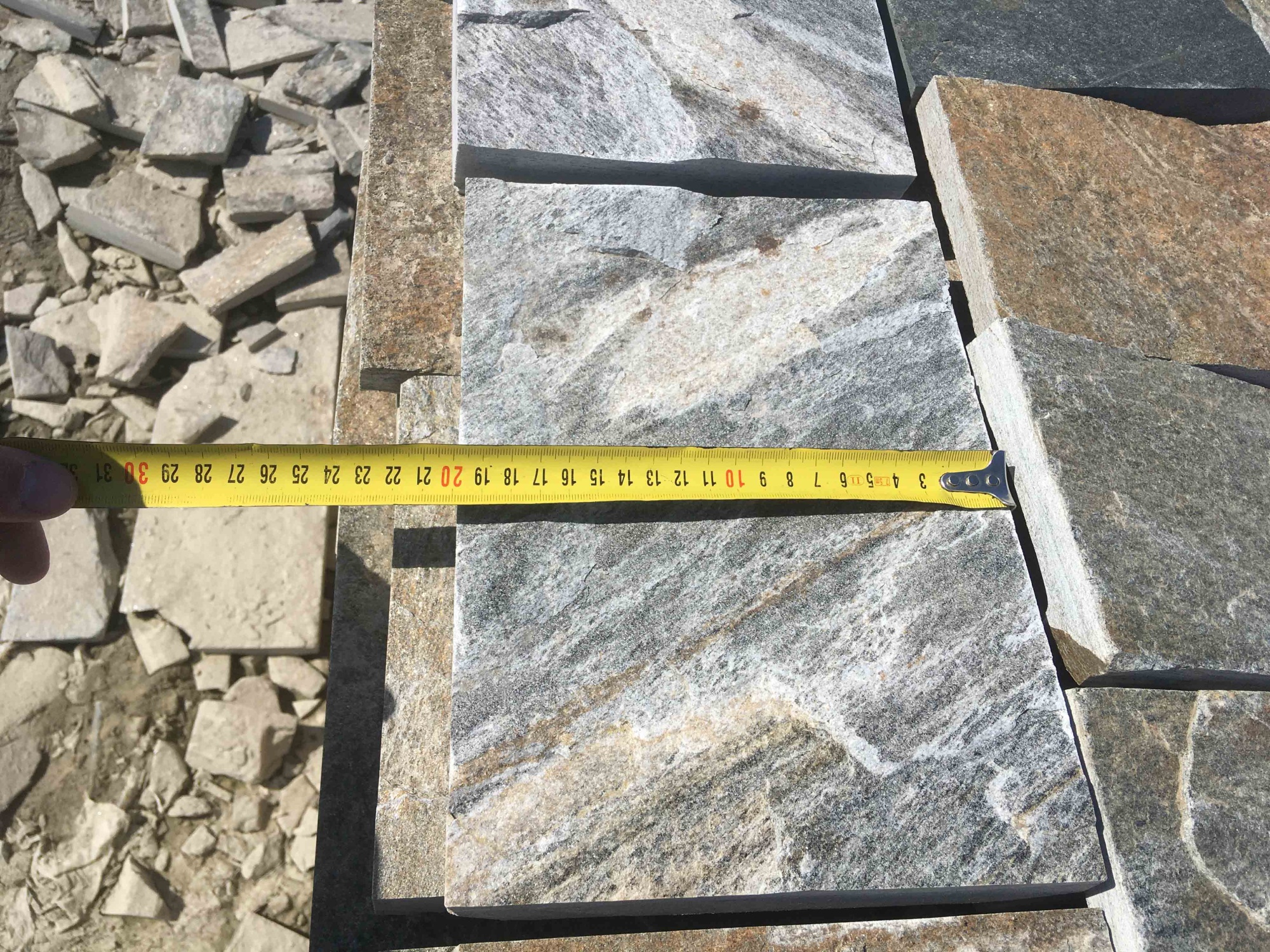 Плитка пилёная златолит Уральский для цоколя, отмостки купить в Губахе