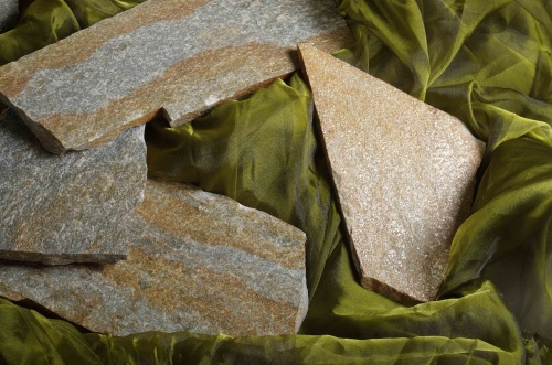 Плитняк златолит Уральский для цоколя, отмостки купить в Губахе