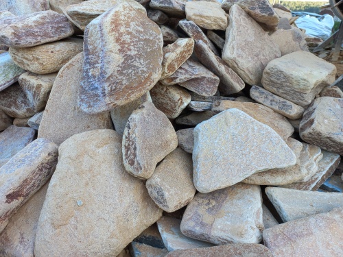 Златолит жёлтый, жёлто-зелёный глыбки и валуны для ланшафтного дизайна купить в Губахе