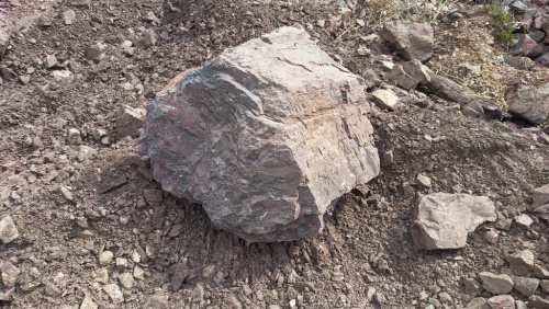 Яшма ландшафтные валуны