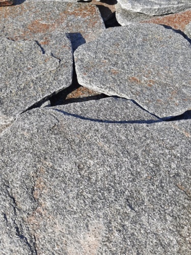 Златолит серебристый галтованный для лестниц купить в Губахе