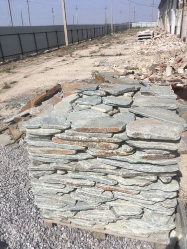 Златолит серебристый галтованный для лестниц купить в Губахе