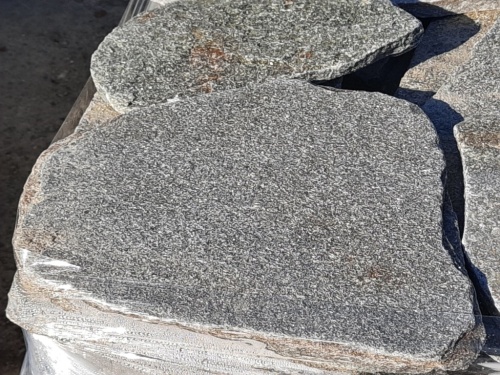 Златолит серебристый галтованный для лестниц купить в Губахе