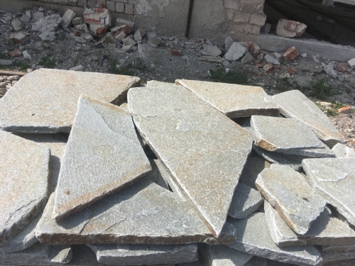 Златолит серебристый галтованный для лестниц купить в Губахе